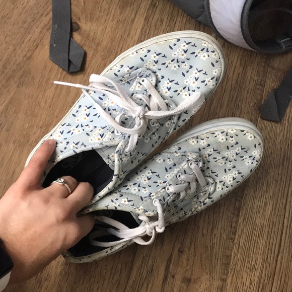 Floral vans - Picture 2 of 4